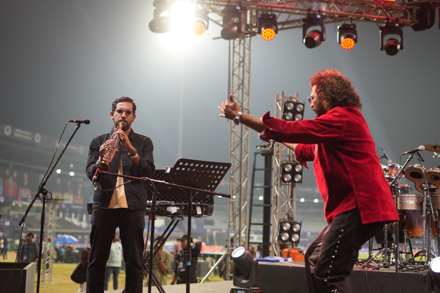 Omkar Dhumal performing with Nakash Aziz at ISPL